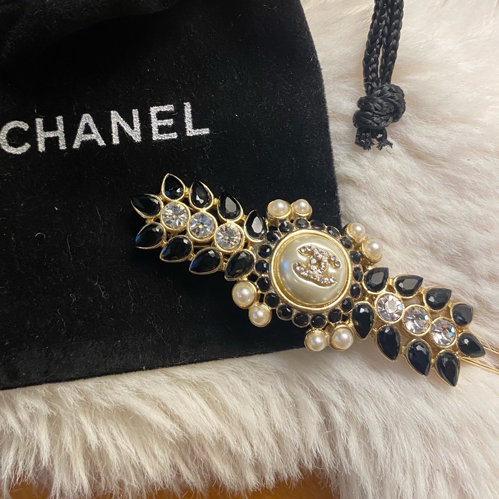 Authentic Chanel hair clip